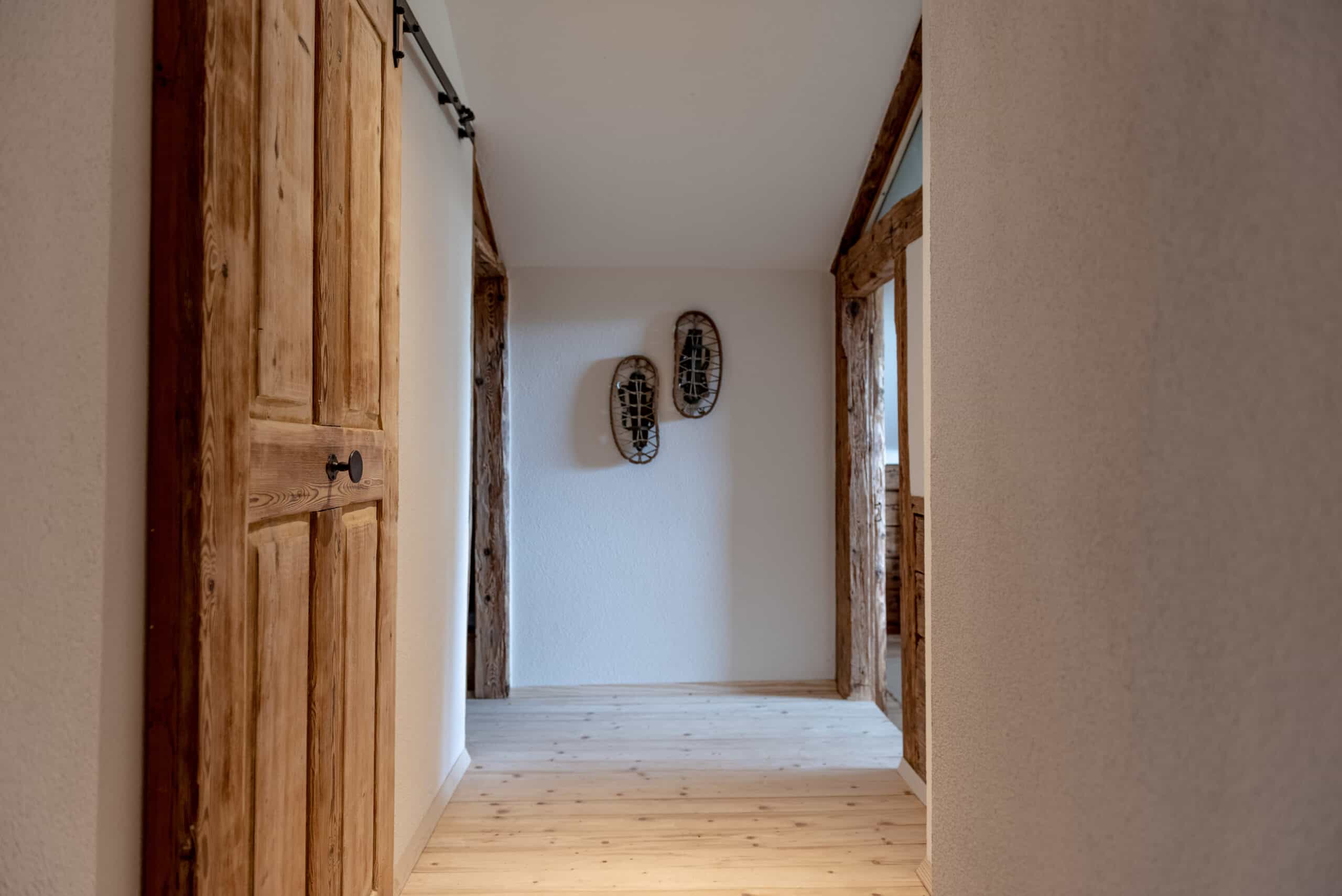 Flur & Treppe - Gang Upstairs